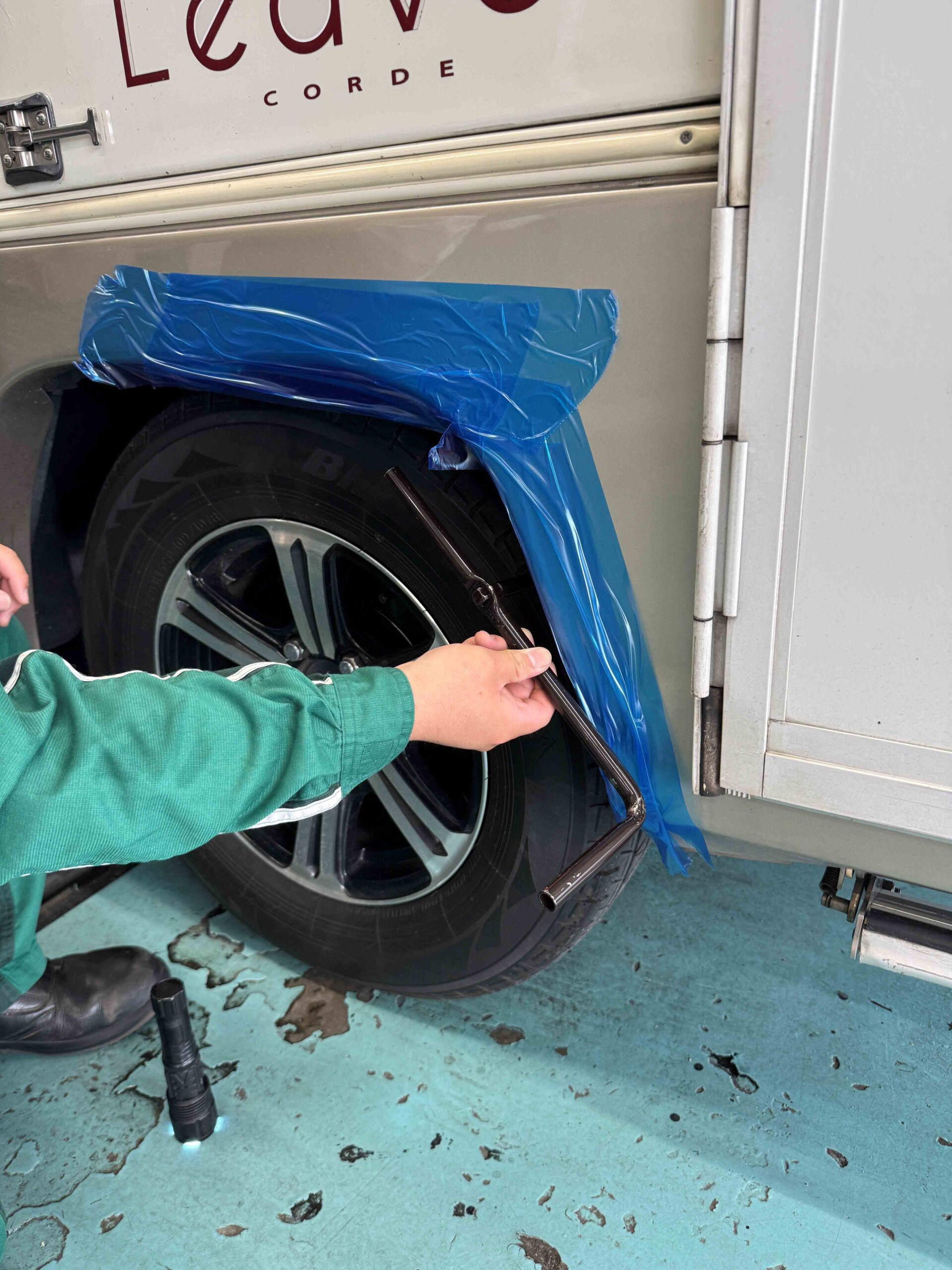 🚐コルドリーブスのスペアタイヤ交換🔧 安心のためにひと手間を